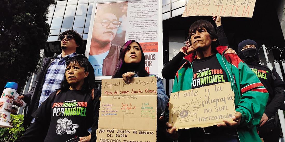 Familiares y activistas protestaron para exigir justicia para el fotoperiodista Miguel Hernández, ayer.