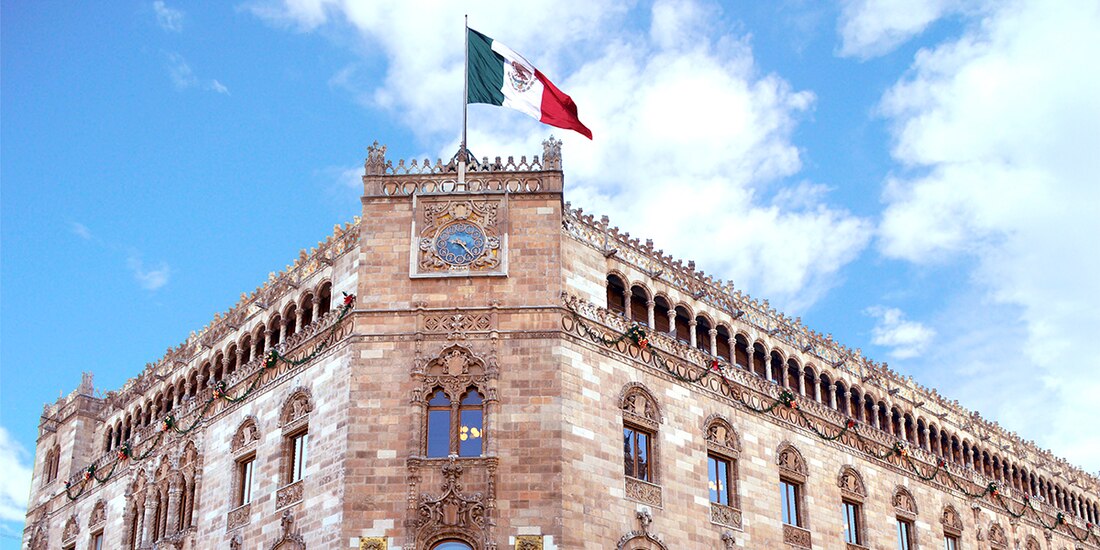 El Palacio Postal resguarda documentos sobre la historia del correo en México en su Biblioteca Postal.