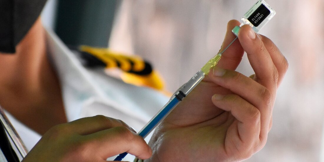 Las campañas de vacunación contra COVID-19 siguen administrando dosis al personal médico
