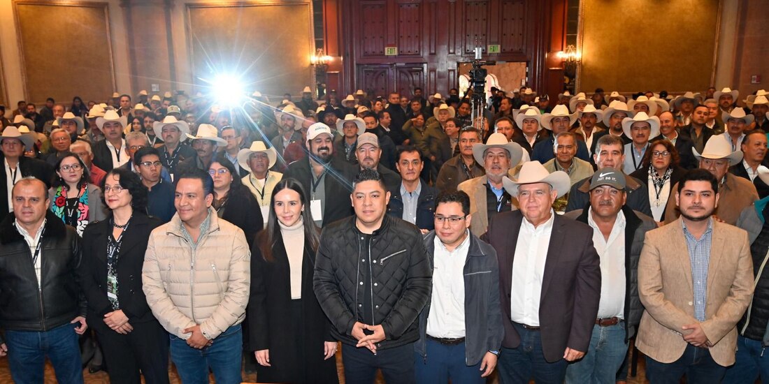 El Gobernador de San Luis Potosí con líderes ganaderos de la entidad.