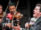 El ARTISTA, en febrero pasado, al cantar temas de José José y Juanga.
