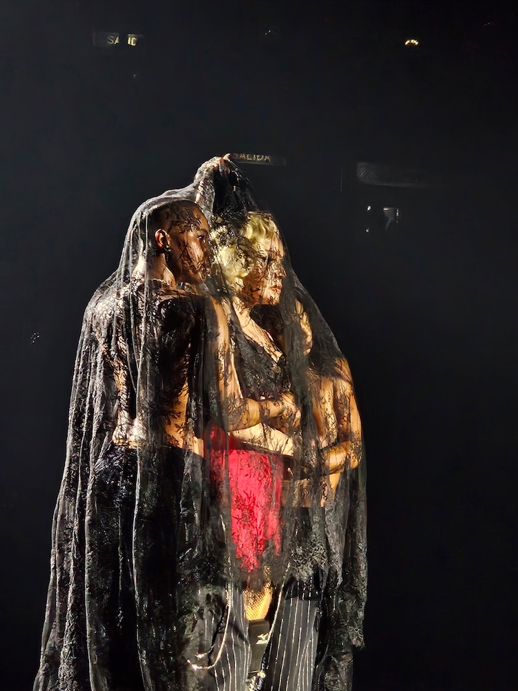 La intérprete incluyó varios cambios de vestuario.