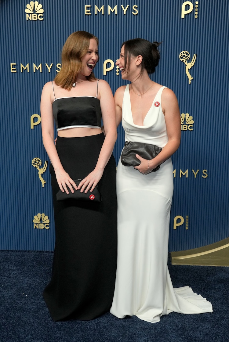 Hannah Einbinder y Ellie Neilson en la alfombra roja de los Premios Emmy 2026