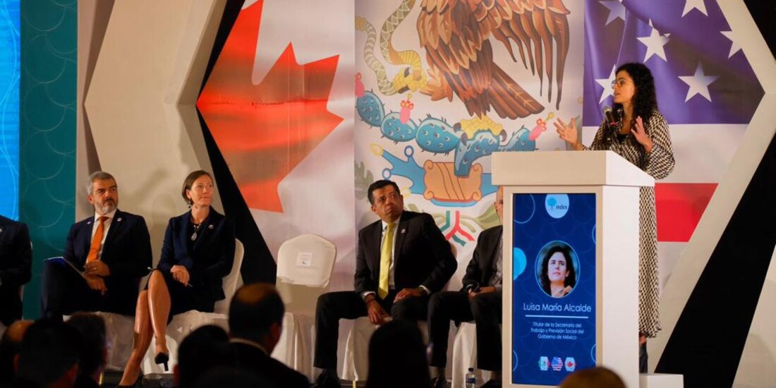 La titular de la STPS, ayer, durante su participación en el Foro Regional T-MEC realizado por Index.