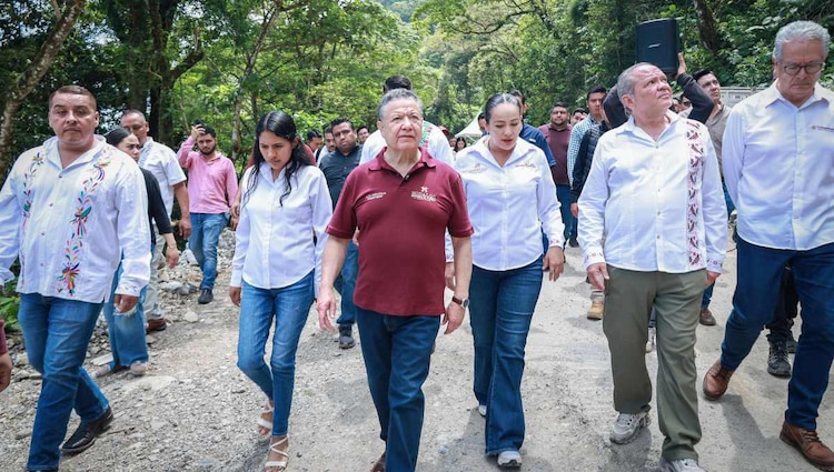 El secretario Alejandro Sánchez García detalló la remoción de escombros sobre el ramal afectado por los deslaves.