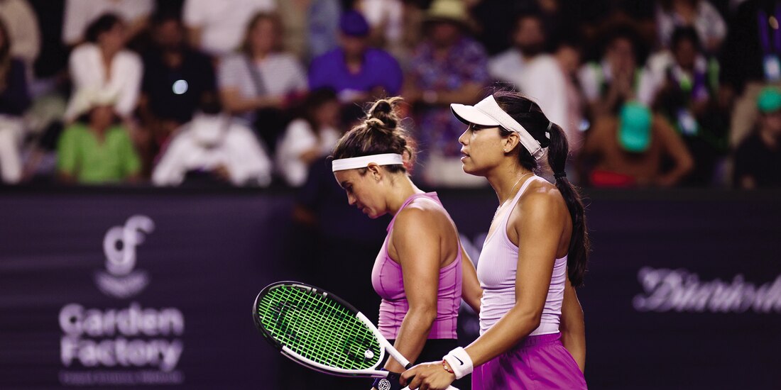 Las mexicanas al momento de salir de la cancha, tras perder ayer en Mérida.
