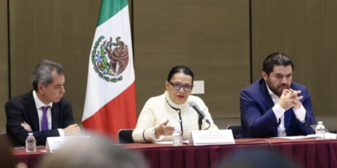 Rosa Icela Rodríguez, secretaria de Gobernación, ayer, en reunión con representantes del futbol.