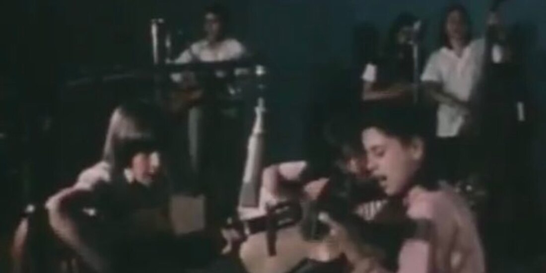 Claudia Sheinbaum compartió un video de su infancia, donde se le ve cantando en un grupo musical..