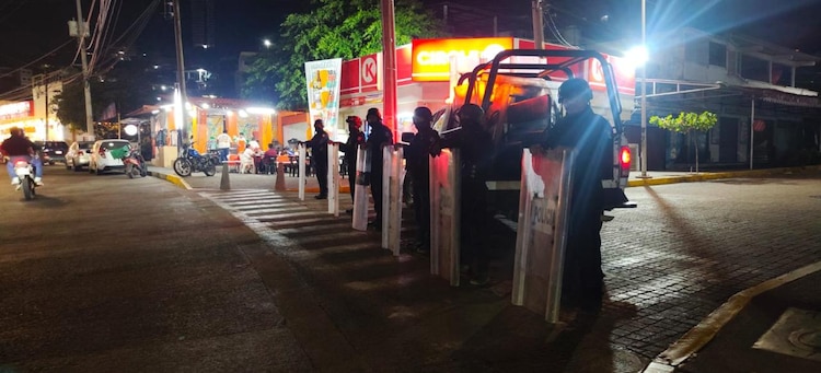 Filtros de revisión y vigilancia permanente blindaron los accesos al puerto durante el fin de semana.