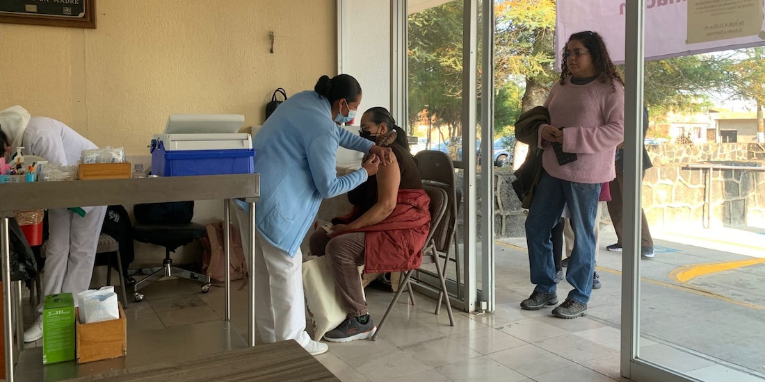 ISSSTE llama a vacunarse ante enfermedades de invierno.