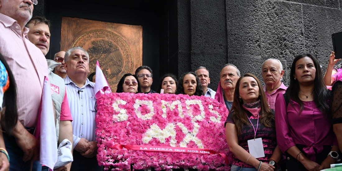 Somos MX celebró registro como partido político con evento desde el Monumento a la Revolución.