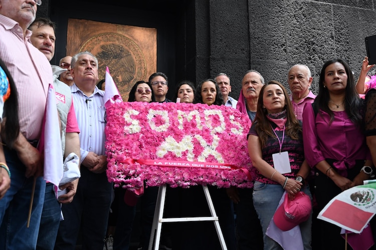 Somos MX celebró registro como partido político con evento desde el Monumento a la Revolución.