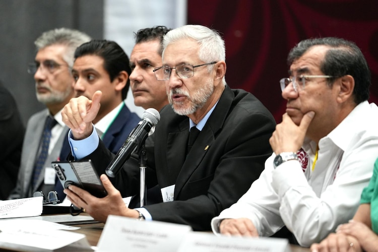 Representantes de gobierno, academia y sector privado analizan la viabilidad técnica de los biocombustibles en México.