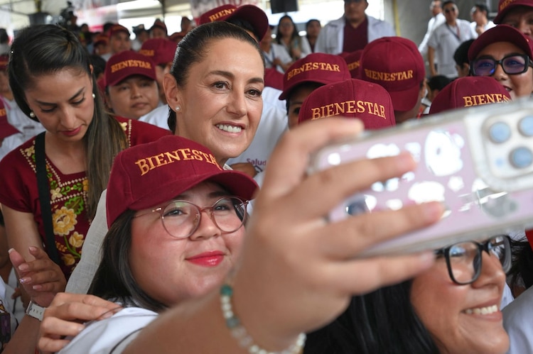 La cercanía del gobierno es importante para el éxito del programa Salud Casa por Casa, destaca la Presidenta.