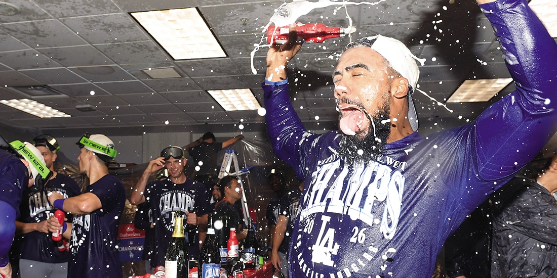 TEOSCAR HERNÁNDEZ luego que el
equipo aseguró su campeonato, ayer