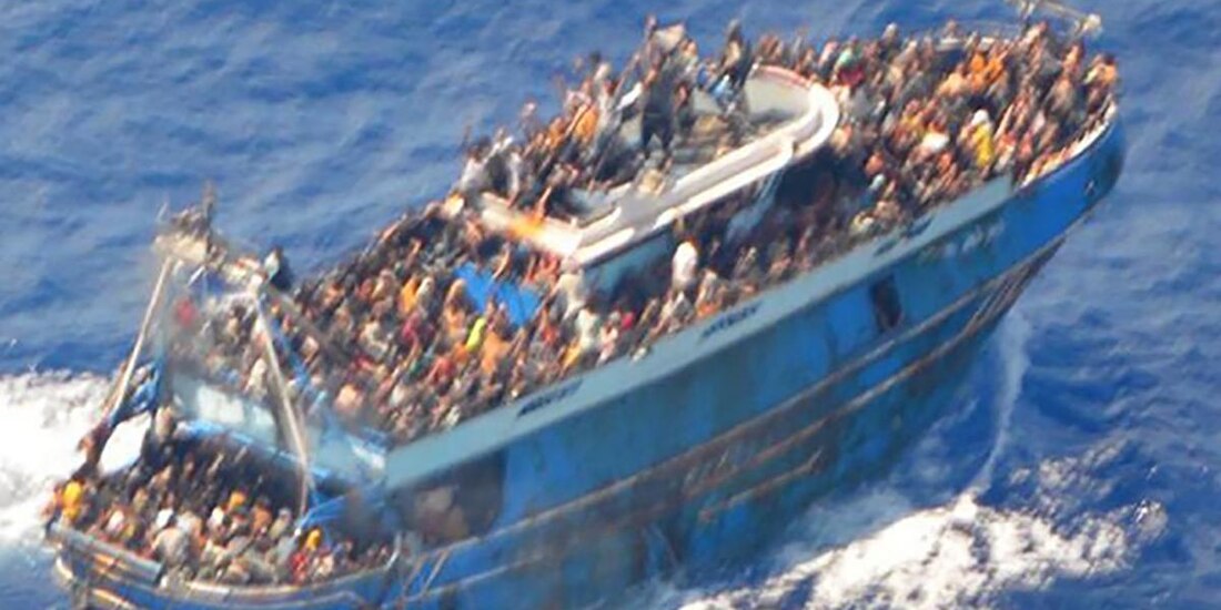 Los menores fueron encerrados en el barco, de acuerdo a diversas versiones