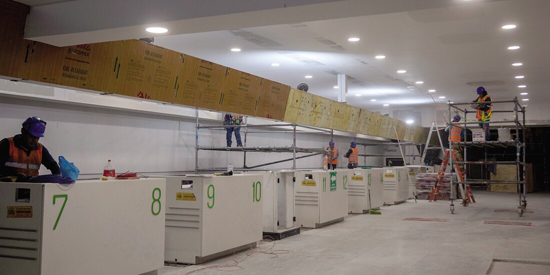 Trabajadores continúan con los trabajos de remodelación del AICM.