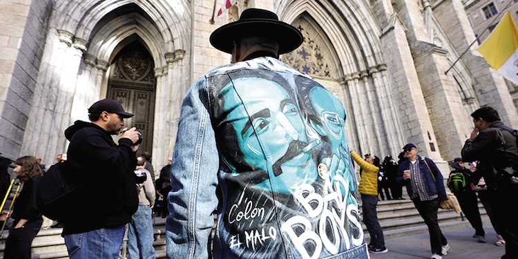 Fanáticos llevaron prendas con el rostro de su ídolo.