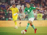 Andrés Guardado conduce el balón durante un partido del Betis en la actual campaña.