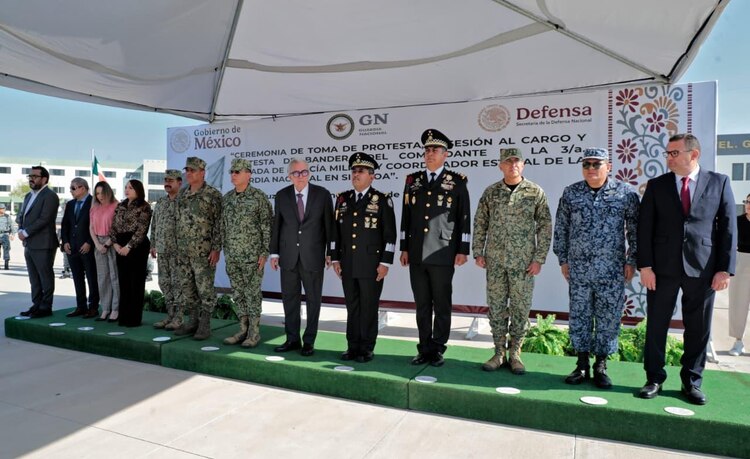 Julices Julián González Calzada jura desempeñar su labor con lealtad a la nación, durante su toma de protesta en Culiacán.