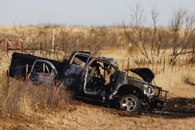 Camioneta donde viajaban el menor y el hombre que lo acompañaba.