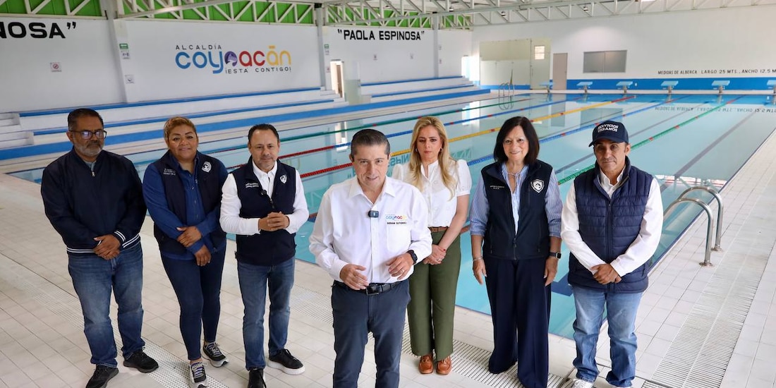 Alcalde de Coyoacán, Giovani Gutiérrez Aguilar, reinaugura la alberca "Paola Espinosa".