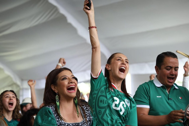 Presidenta Claudia Sheinbaum Pardo celebraron la primera anotación de la Selección Mexicana durante el partido inaugural del Mundial 2026.