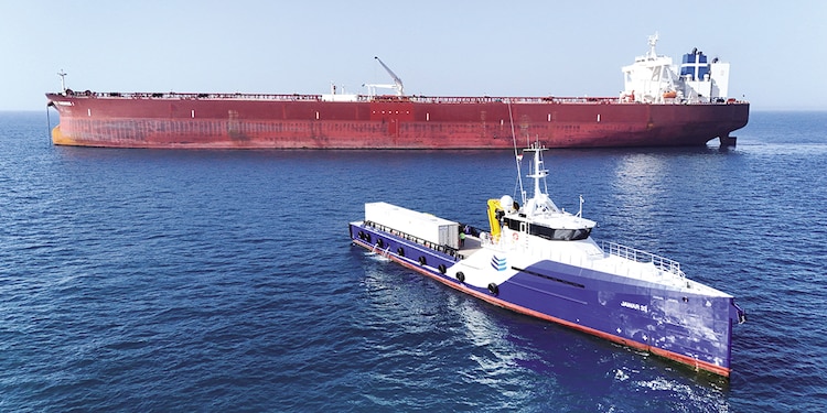 Un buque transita el Estrecho de Ormuz, en fotografía de archivo.