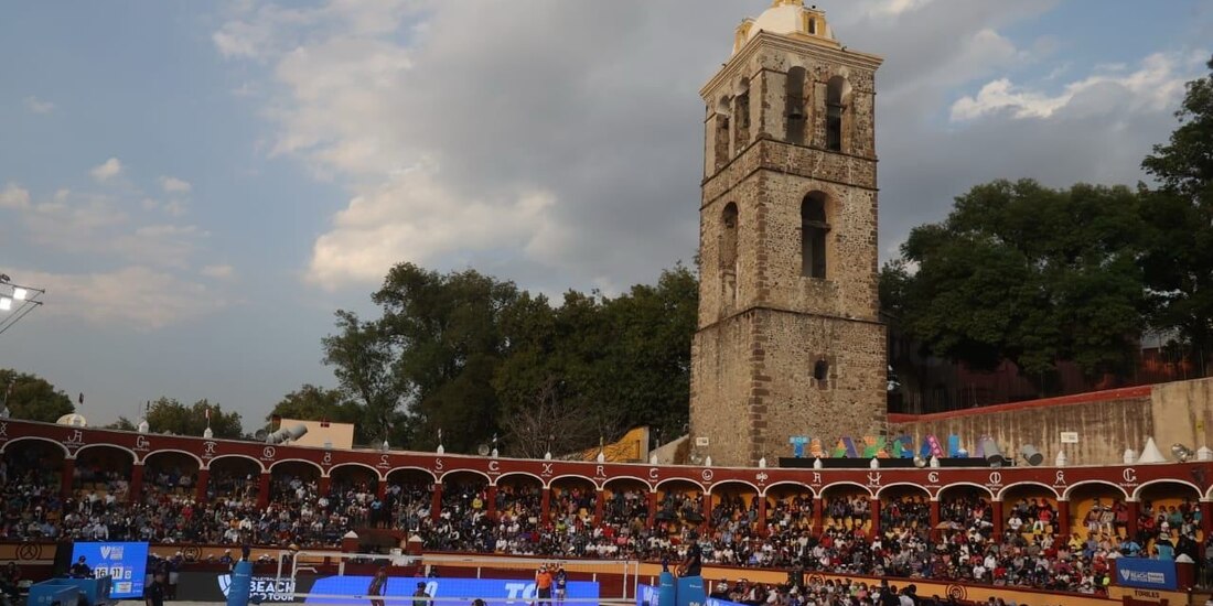 Competidores internacionales de voleibol en la capital tlaxcalteca.