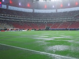 El Estadio AKRON se encharcó por la fuerte lluvia que aplazó el juego entre Chivas y Xolos.