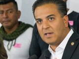 El senador panista busca la candidatura del PAN a la Presidencia, pero pide le deslindarse de la alianza partidista.