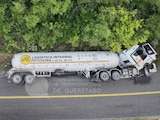 El peligro de explosión de la pipa obligó a las autoridades a mantener el cierre total de la carretera federal 120 en Landa de Matamoros.