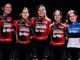 El equipo de Lotto-Intermarché en la foto oficial para el Tour de France.