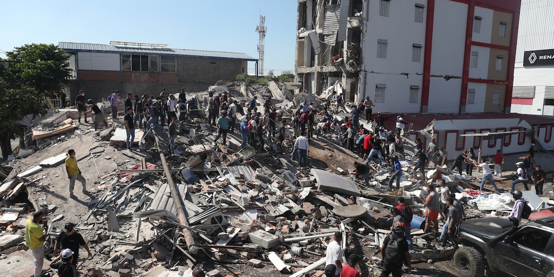Un edificio colapsado por el sismo magnitud 7.4 en Colombia, el 10 de agosto de 2026.