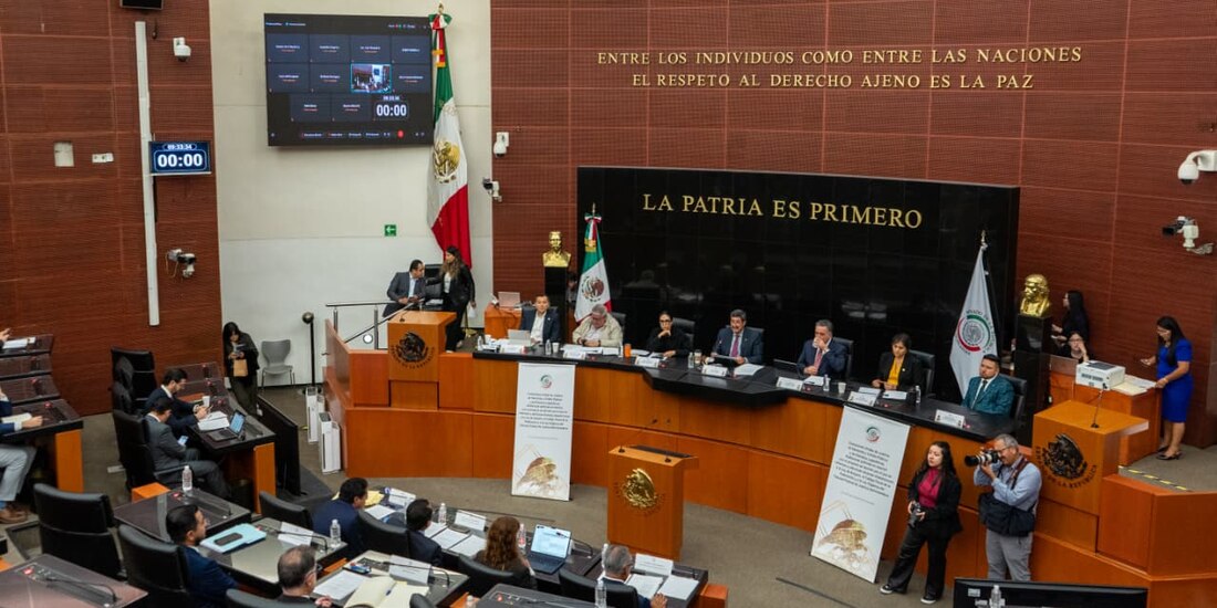 El Senado discute la iniciativa de Claudia Sheinbaum para reformar la Ley de Amparo.