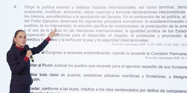 La presidenta Claudia Sheinbaum, ayer, en conferencia de prensa en Palacio Nacional.