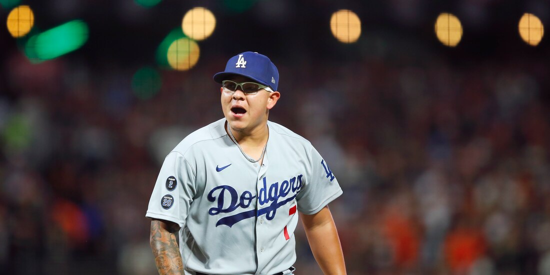 Julio Urías, en un partido con los Dodgers