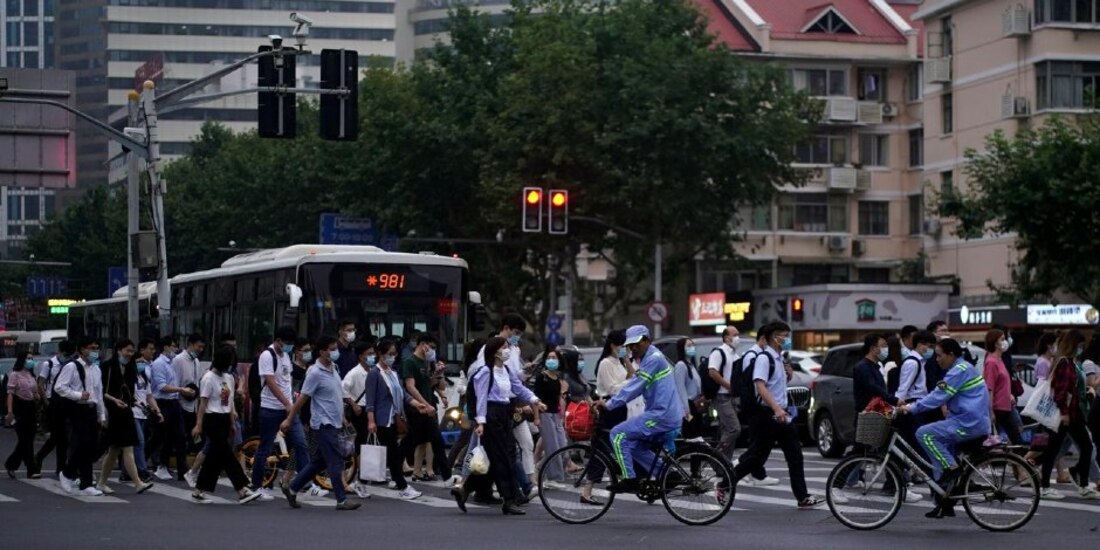 Además, las autoridades ordenaron realizar pruebas para cualquiera que necesitara abandonar la ciudad.