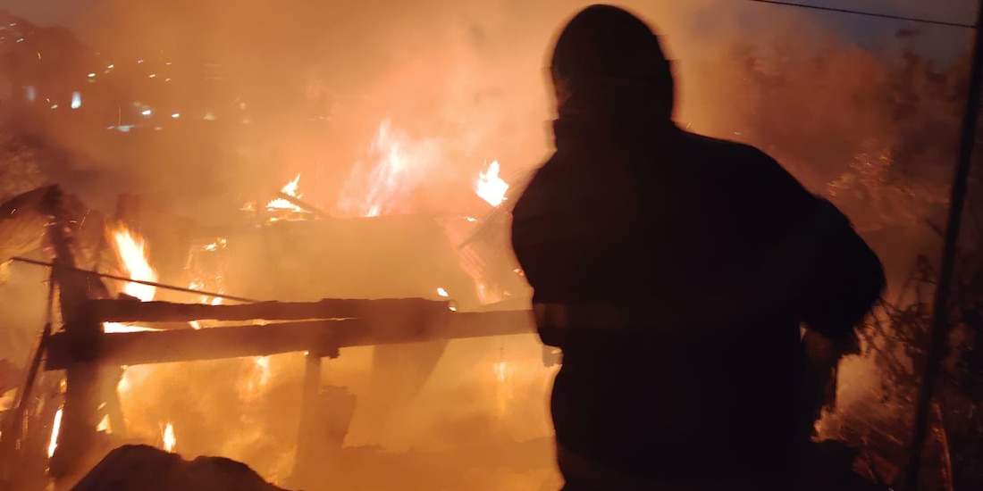 Incendio consume vivienda de La Magdalena Contreras.