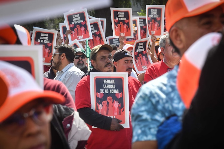 Fotografía de archivo de una manifestación de colectivos en favor de los derechos laborales, en CDMX.