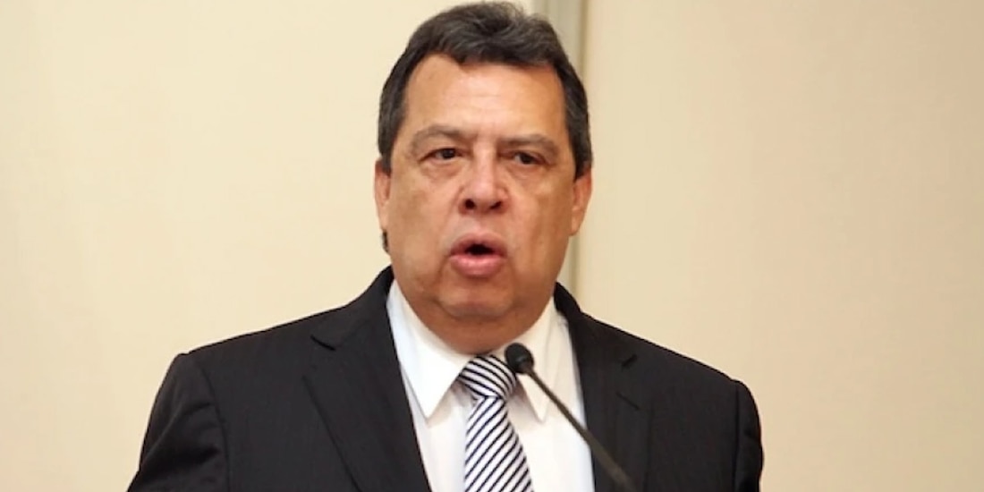 Él es el exgobernador de Guerrero Ángel Aguirre