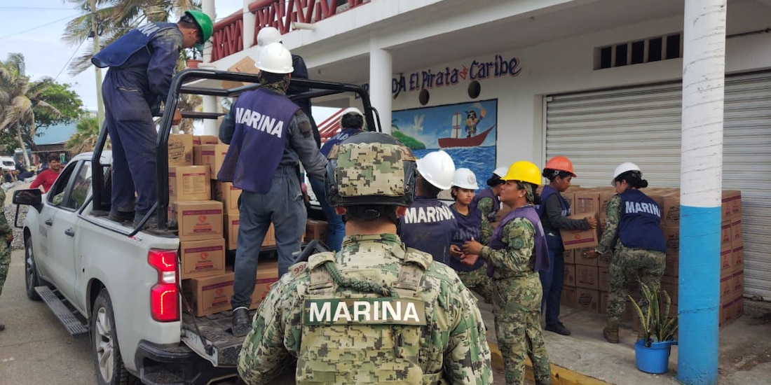 Unidades de transporte pesado tipo Ural arriban a Colima para reforzar las labores de apoyo logístico y rescate.