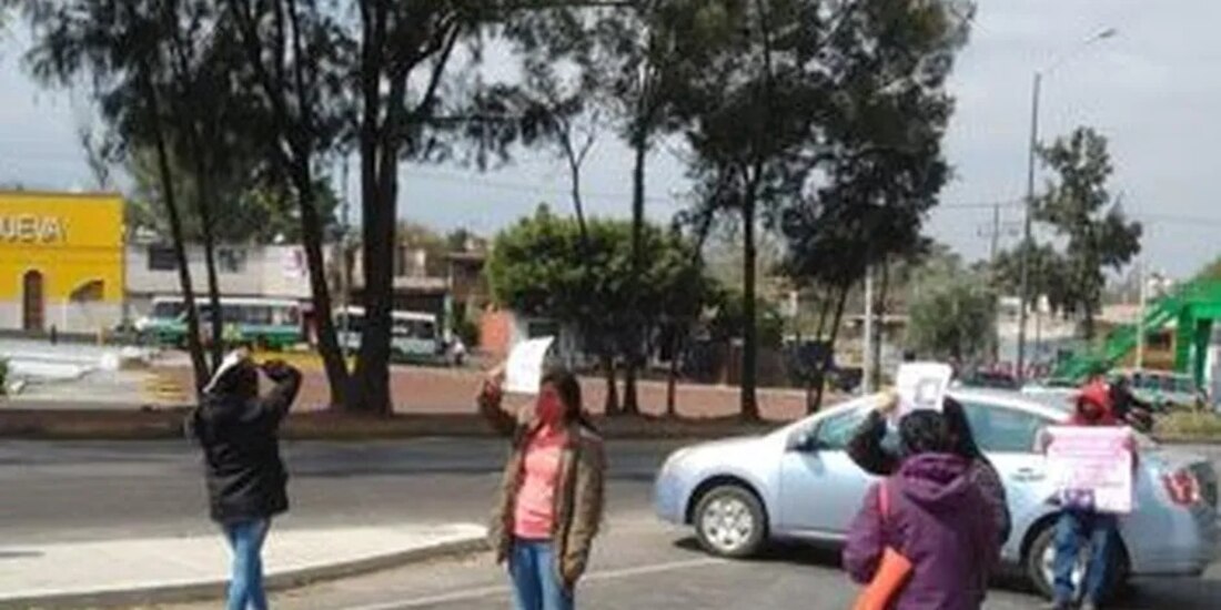 Vecinos en plena protesta.