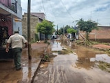 Fuertes lluvias inundan colonias de Zapotlanejo, Jalisco