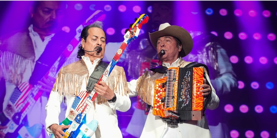 Los Tigres del Norte conquistan el GNP con una noche de orgullo mexicano