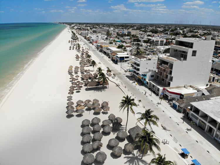 En progreso, Quintana Roo, las autoridades determinaron realizar el cierre de playas para evitar aglomeraciones que generen contagios en Semana Santa.