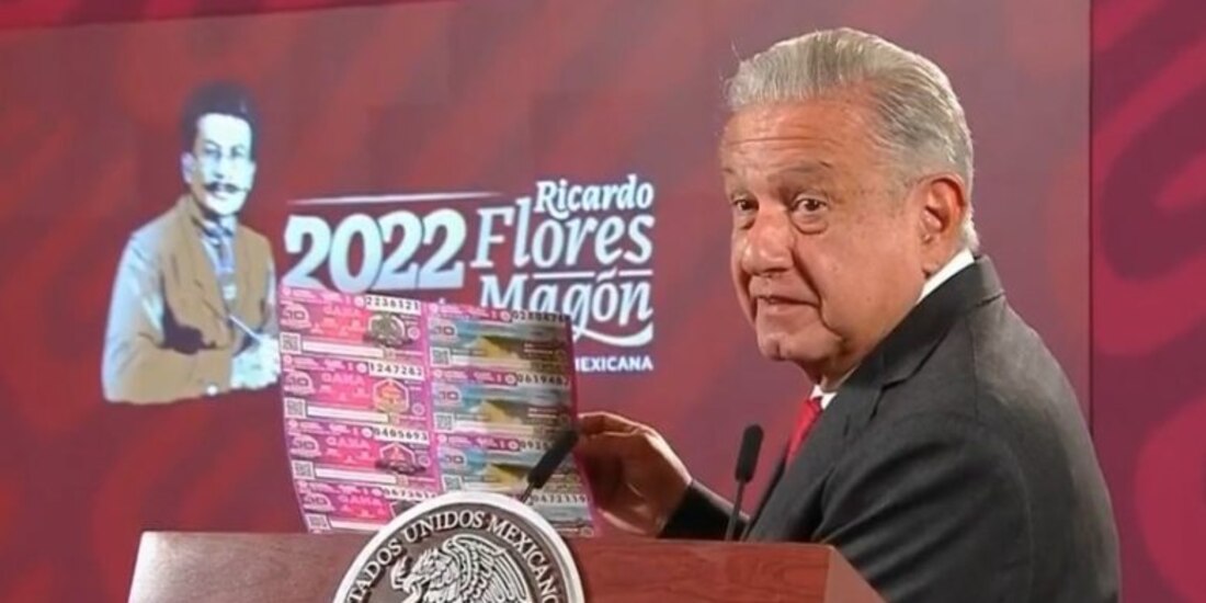 El Presidente invitó a la población a participar en el sorteo.