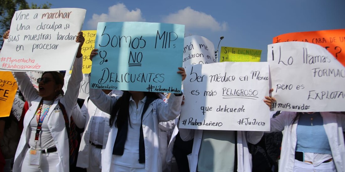 Médicos internos de pregrado exigen que se le retiren los cargos al compañero que recibió la demanda.