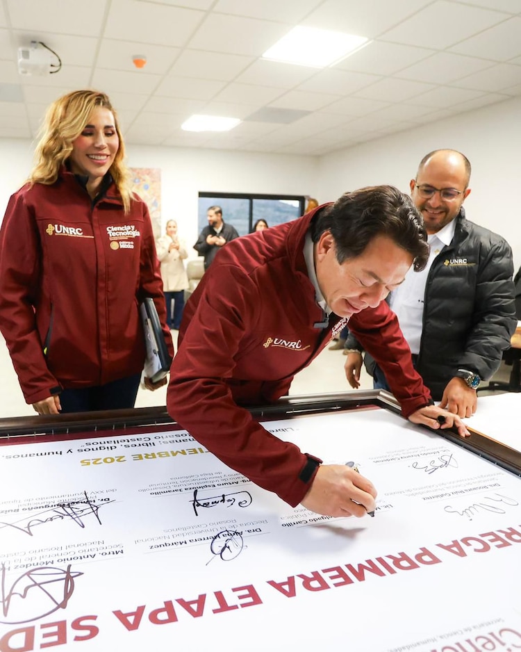 Marina del Pilar y Mario Delgado recorren las nuevas instalaciones del CBTis 290 en la zona de Natura.