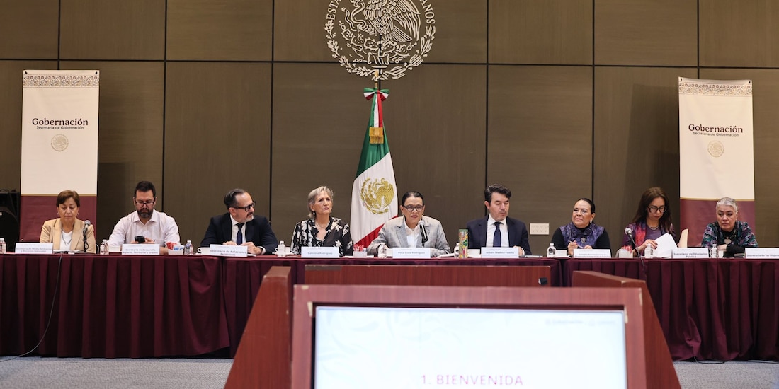 Al centro, la secretaria de Gobernación, Rosa Icela Rodríguez Velázquez.